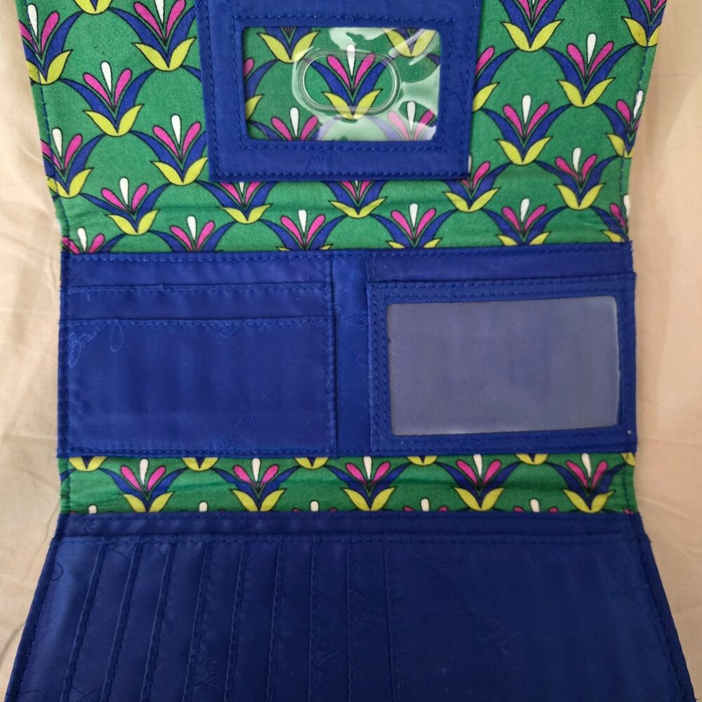 Very Bradley, Trifold wallet.